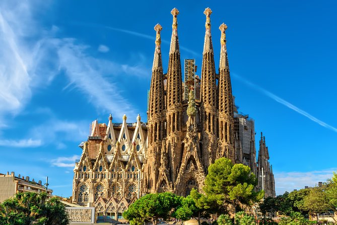 Park Guell and Sagrada Familia Private Tour with Hotel pick-up - Hotel pickup, how the day starts at 9:00 am, and how to plan your morning