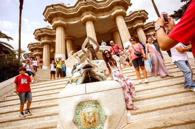 Park Güell: Guided Tour with Optional Gaudí Experience Entry - First Stop: Gaudí Experience office on Carrer de Larrard 41