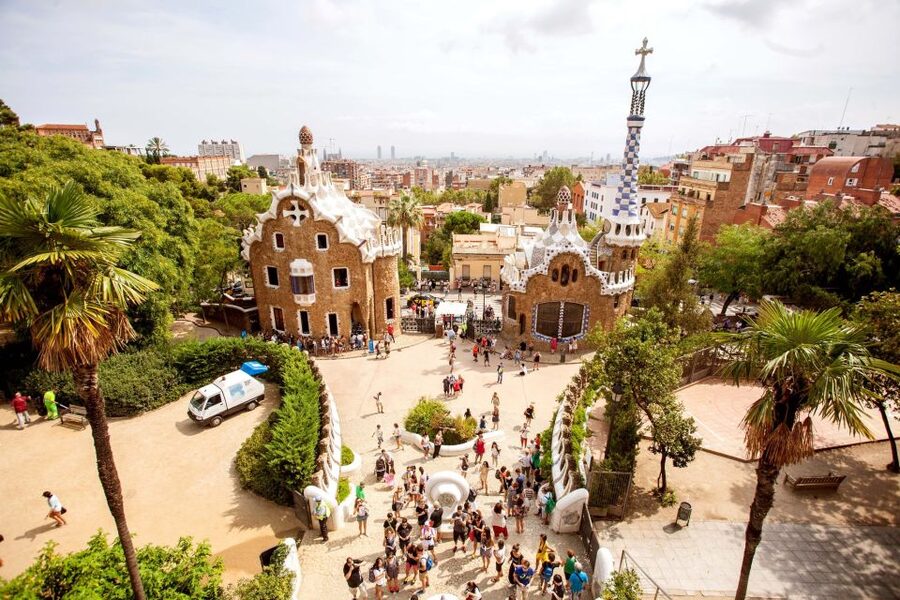 Park Güell: Guided Tour with Optional Gaudí Experience Entry - How the guide and radio headset change what you get