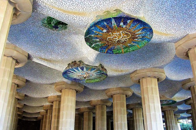 Park Guell Guided Tour with Skip the line Ticket - Main Square, Snake Bench, and the Lower Court With 86 Doric Columns