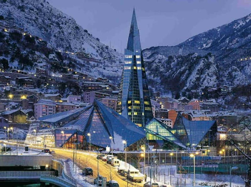 Private Andorra or Pyrinees Ski / Snowboard Tour Day trip - The guided portion: more than a map, less than a lesson