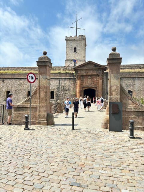 Running tour: Keep fitness & explore Barcelona - Panoramic views from multiple points, and the climb vs. descent reality