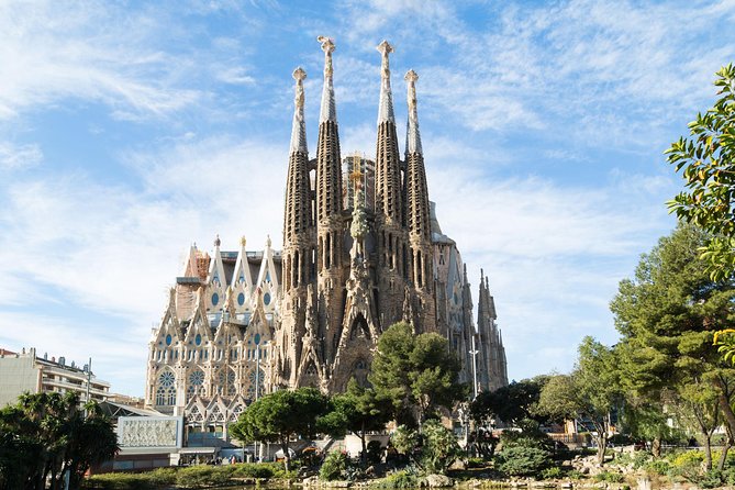 Sagrada Familia English Guided Tour & Optional Tower Access - Optional Tower Access: Elevator Up, Then 400 Stairs Down