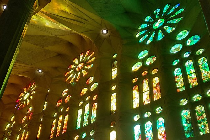Sagrada Familia English Guided Tour & Optional Tower Access - Who Should Book This, and Who Should Skip the Tower