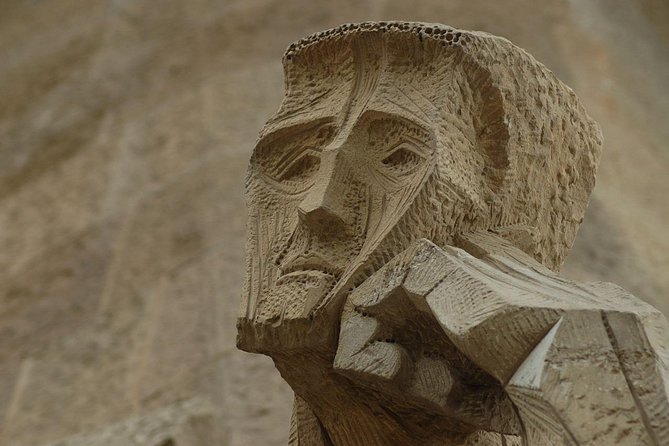 Sagrada Familia Evening Private Tour with Expert Guide - Stop inside Sagrada Familia: where the guide makes the architecture click