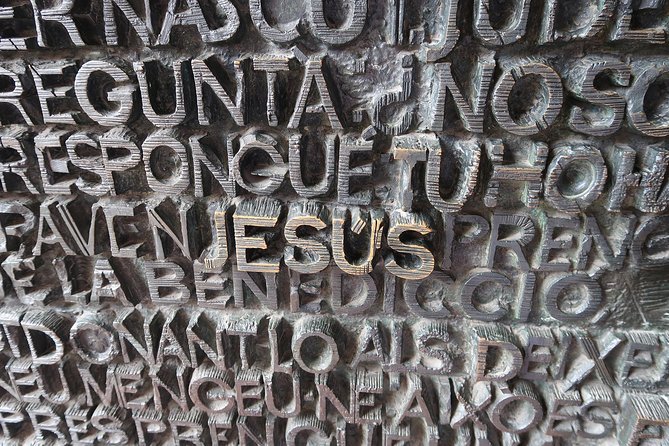 Sagrada Familia Evening Private Tour with Expert Guide - Private tour feel: only your group, plus optional small-group formats
