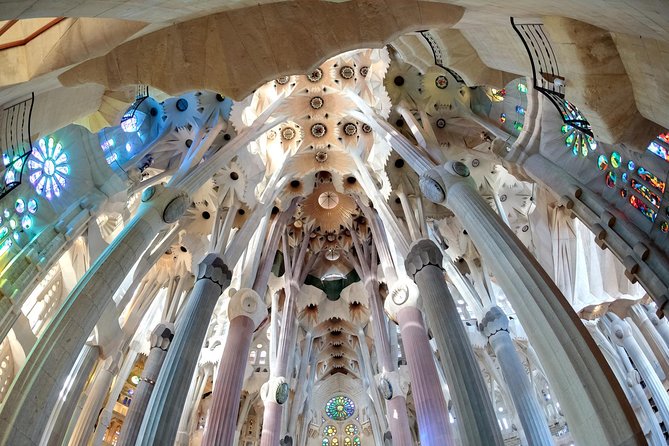 Sagrada Familia Fast Track Guided Tour with Towers Access - Meeting point and how to keep the day running smoothly