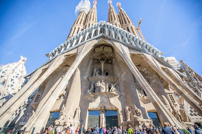Sagrada Familia Fast Track Guided Tour with Towers Access - Fast-track entry and headsets: where time actually gets saved