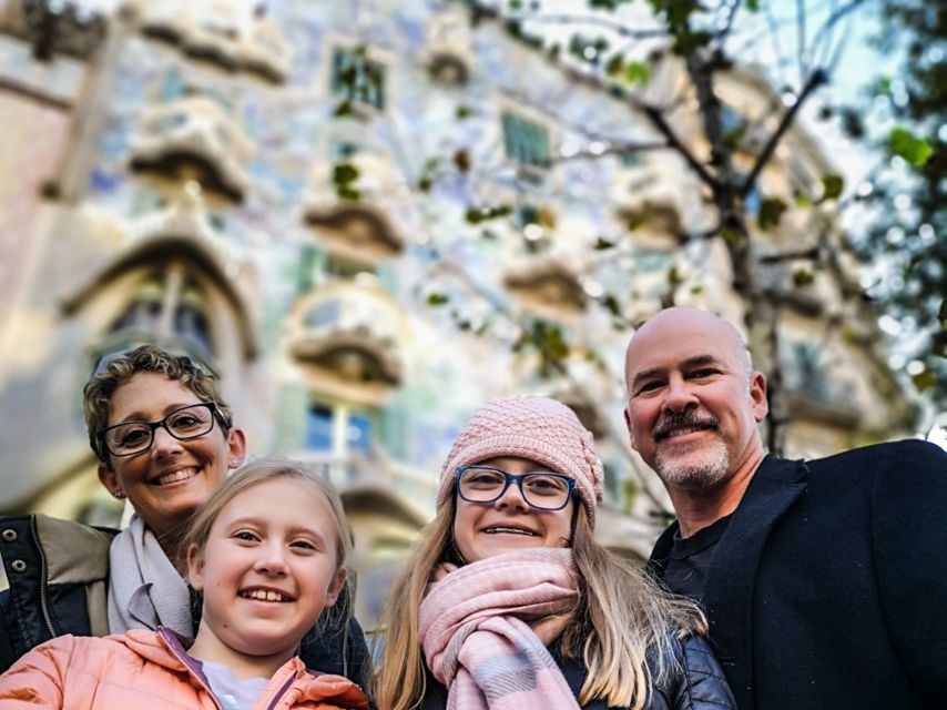 Sagrada Familia & Gaudi Guided Tour Private or Small Groups - The kind of guide you might get, and what they do well