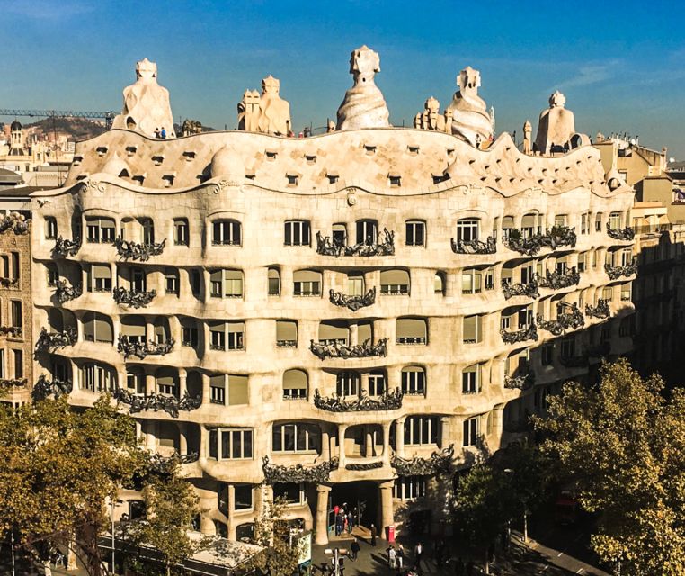 Sagrada Familia & Gaudi Guided Tour Private or Small Groups - Palau Güell and the Gothic Quarter links that shape his style