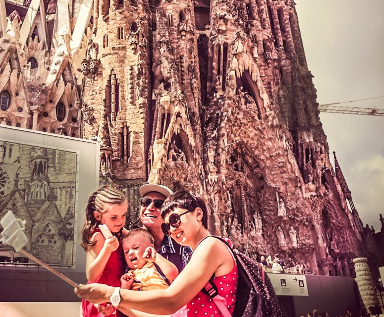 Sagrada Familia & Gaudi Guided Tour Private or Small Groups - Meeting point near the Ramblas, then right into the story