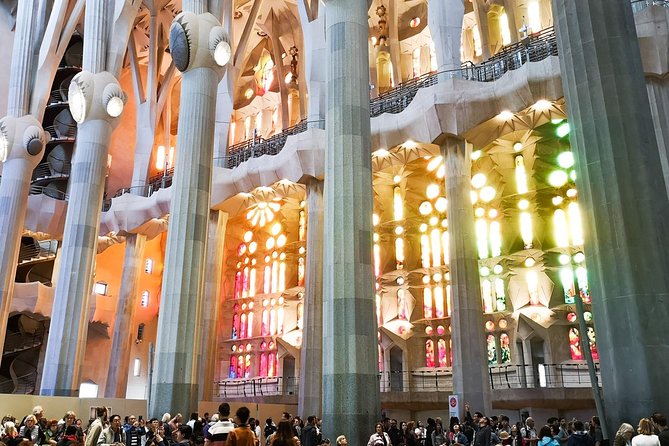 Sagrada Familia & Gaudi Tour Private or Small Group with Tickets - Meeting Point, Metro Ride, and How You Actually Get There