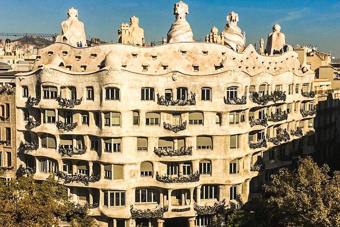 Sagrada Familia & Gaudi Tour Private or Small Group with Tickets - Quick Savor Stops: Els 4 Gats and the Catalan Modernisme Connection
