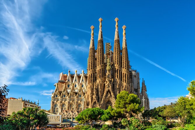 Sagrada Familia Guided Tour with Skip The Line Access - Skip-the-line entry: what it does and what it does not
