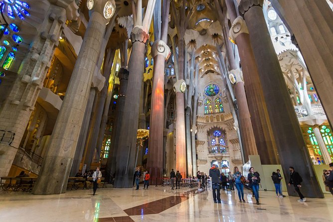 Sagrada Familia Guided Tour with Skip The Line Access - What the best guides do differently inside the basilica