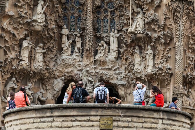 Sagrada Familia Guided Tour with Skip The Line Access - Towers are the big decision point