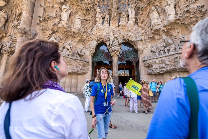 Sagrada Familia Guided Tour with Skip The Line Access - Meeting point and how the tour is set up in real life