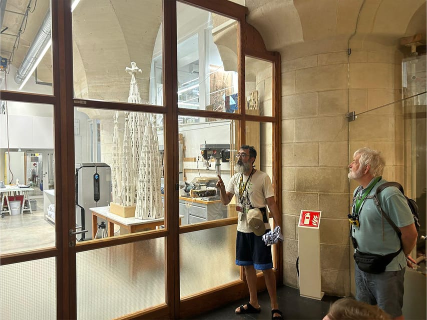 Sagrada Familia Guided Tour with Skip-the-Line Entry Ticket - Finding the symbolism, including ALFA & OMEGA