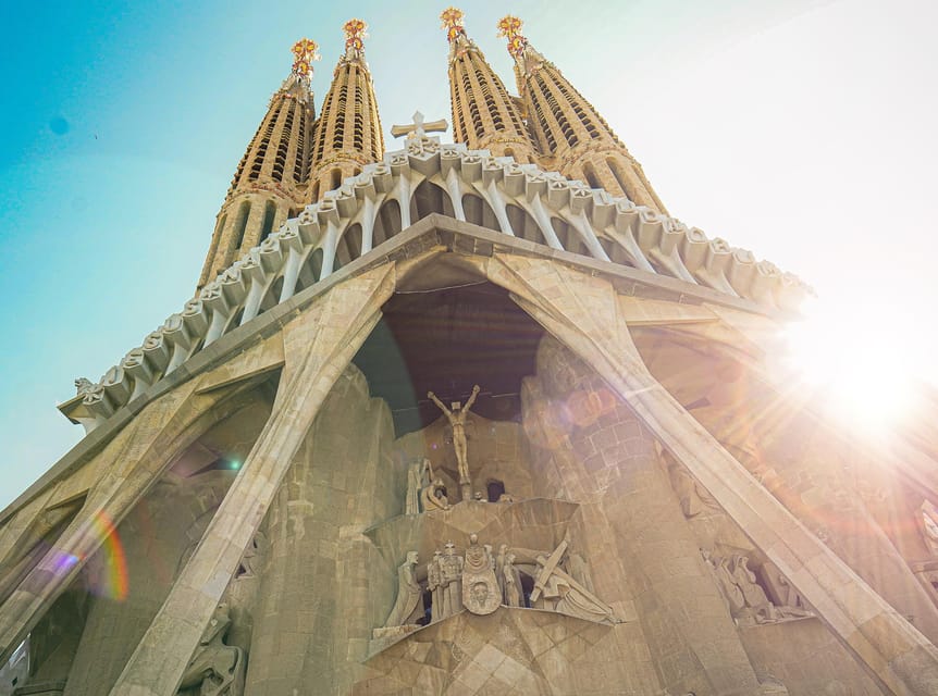 Sagrada Familia Guided Tour with Skip-the-Line Entry Ticket - The skip-the-line entry: how it changes your whole visit