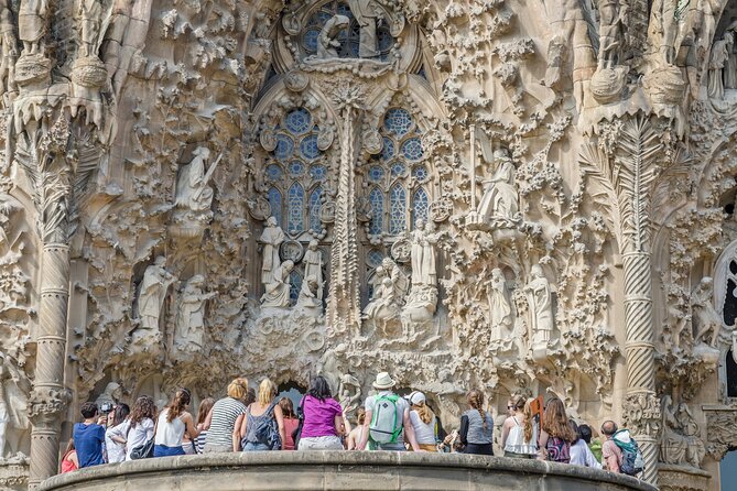 Sagrada Familia Guided Tour with Skip the Line Ticket - The Passion façade, then free time to explore on your own