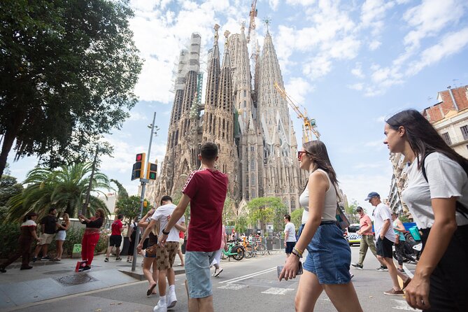 Sagrada Familia Guided Tour with Skip the Line Ticket - Meeting point at Kurz&Gut, then straight to Gaudí Avenue