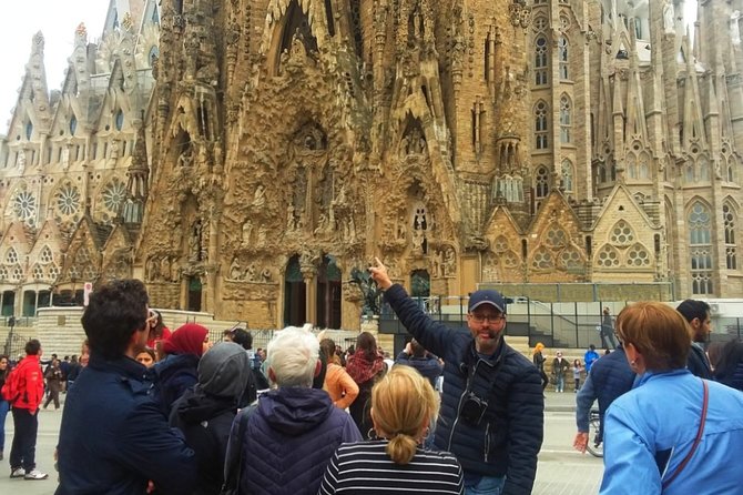Sagrada Familia & Montserrat Small Group Tour with Hotel pick-up - Montserrat monastery and the Black Virgin: the meaning behind the views