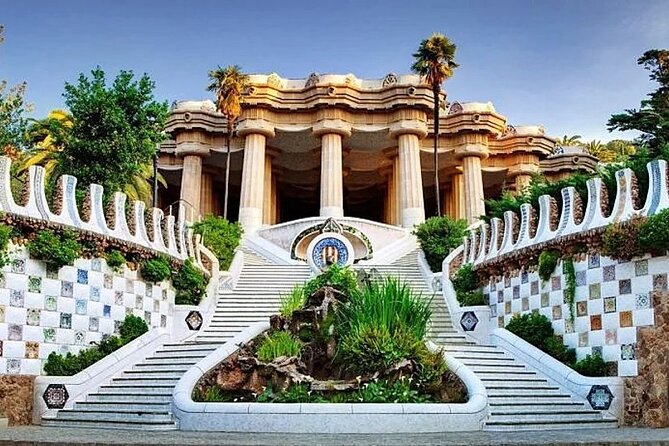 Sagrada Familia & Park Güell Optional: Small Group Tour - The small-group advantage (and why up to 9 matters)