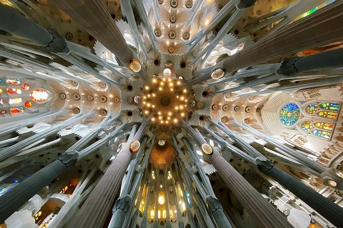 Sagrada Familia Private Tour with Expert Guide - Why a 4 pm private slot can make Gaudi click