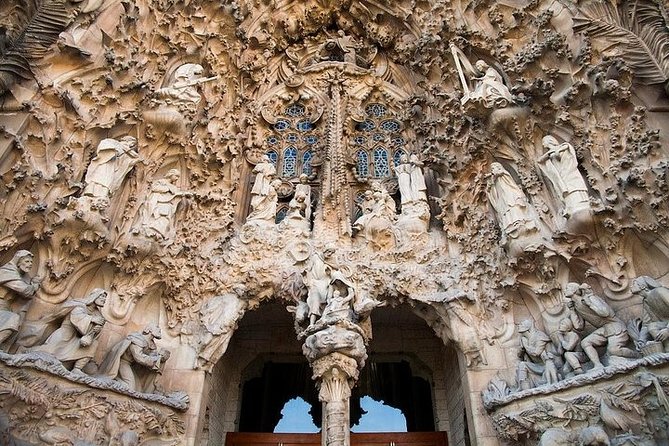 Sagrada Familia Private Tour with Expert Guide - Inside the Basilica: how your guide helps you read the building