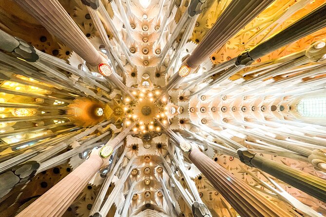 Sagrada Familia Small Group Guided Tour with Skip the Line Ticket - Exterior Façades First, Then the Interior Light Show