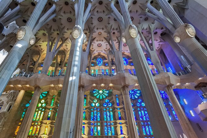 Sagrada Familia Small Group Guided Tour with Skip the Line Ticket - Who This Tour Is Best For (and Who Might Skip It)