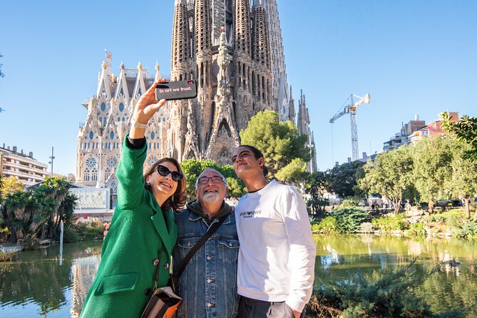 Sagrada Familia Small Group Guided Tour with Skip the Line Ticket - Meeting at Av. de Gaudí, 1, and How to Start Smoothly