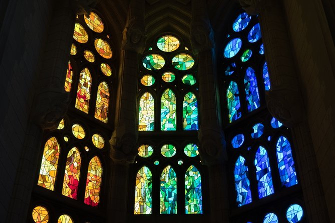 Sagrada Familia Small Group Tour with Skip the Line Ticket - Stop 1: Basilica de la Sagrada Familia, and how to enjoy every phase