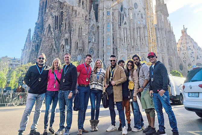 Sagrada Familia: The Golden Hour with Skip the line Tickets - The Small-Group Experience Up to 9: More Control, Less Chaos