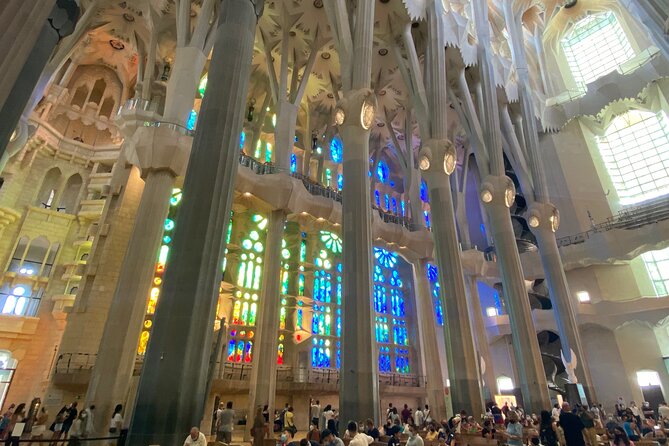 Sagrada Familia Tour with Express Entry and Local Guide - Fast-track check-in at Touring Pandas, then straight to Gaudí’s Barcelona
