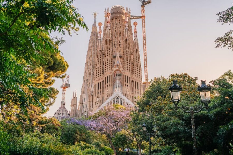 Sagrada Familia with Official Guide & Fast-Track Entry - Who should book this tour, and who might prefer something else