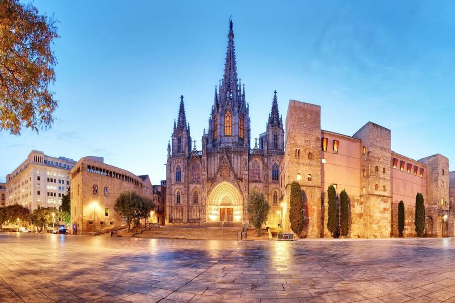 Semi-Private Barcelona Gothic, Parc Guell & Sagrada Familia - Key Highlights Worth Planning Around