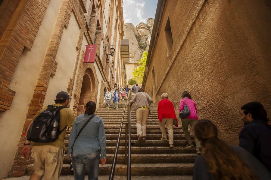 Tot Montserrat: Transport, Museum Tickets, and Lunch - Museu de Montserrat: art you might not expect on a monastery day