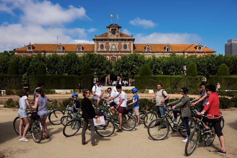 Unusual Barcelona Bike Tour in French - A critical Catalan point of view, explained in human terms