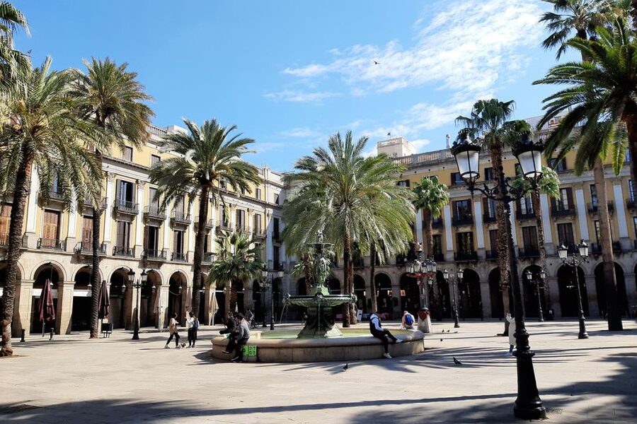 Walking Tour Gothic Quarter and Ramblas+Boat Trip - Walking the Old Jewish Quarter: A Different Side of the City