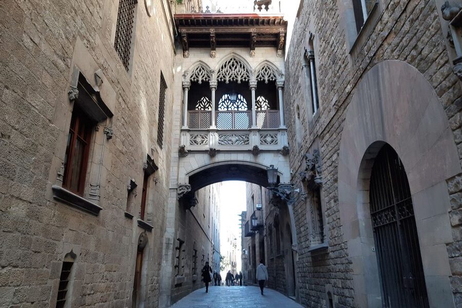 Walking Tour Gothic Quarter and Ramblas+Boat Trip - Güell Palace and Columbus: A Gaudí Stop That Fits the Timeline