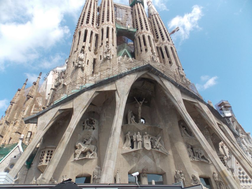 Welcome to Barcelona: Private Tour with a Local - Transport choices during the walk, and how to use them wisely